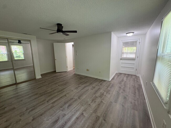 Building Photo - 408 3rd Ave NW