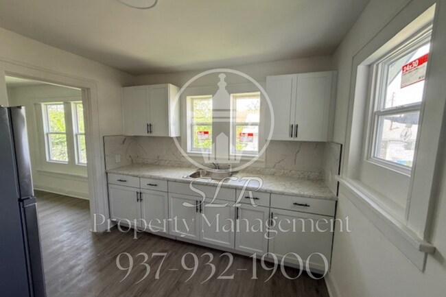 Building Photo - 3925 Hoover Ave