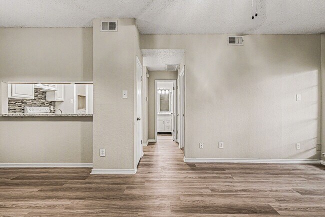 Building Photo - 3607 W Northgate Dr