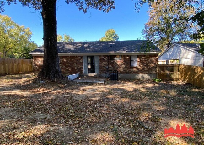 Building Photo - 5082 Chantilly Dr