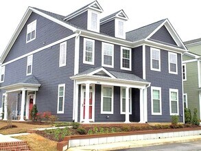 Building Photo - Marketing title- 4 bedroom/ 3 bathrooms- The Promenade at John Tyler