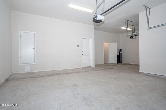 Building Photo - 2241 Tierra Delmonte Dr