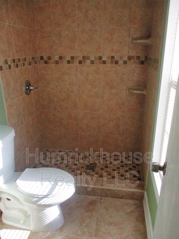 Building Photo - 1725 Longleaf Dr