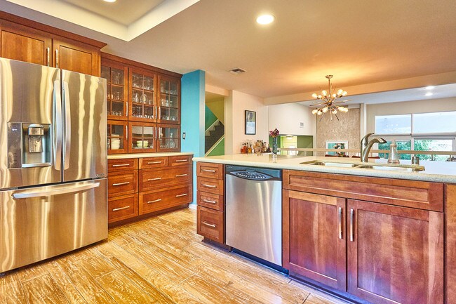 Building Photo - 4804 La Villa Marina