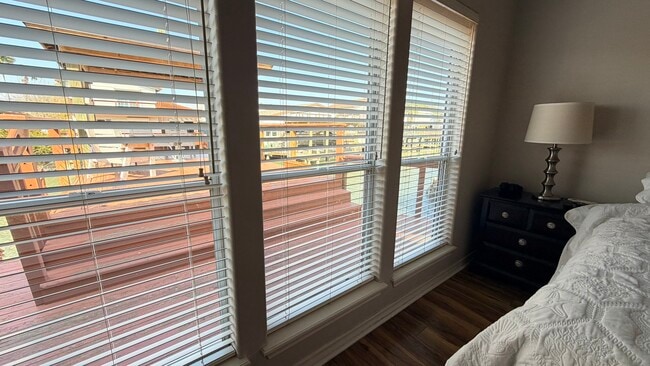 Building Photo - 13806 Primavera Dr