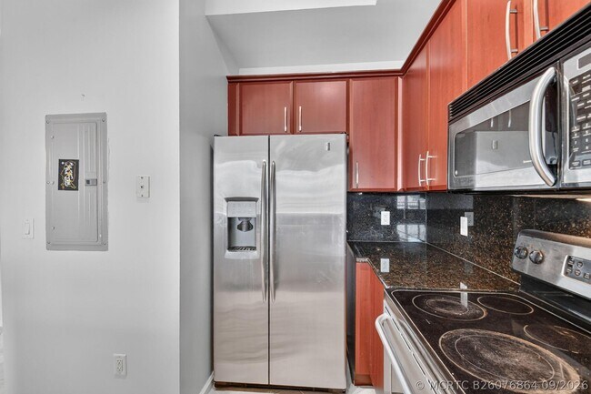 Building Photo - 403 S Sapodilla Ave