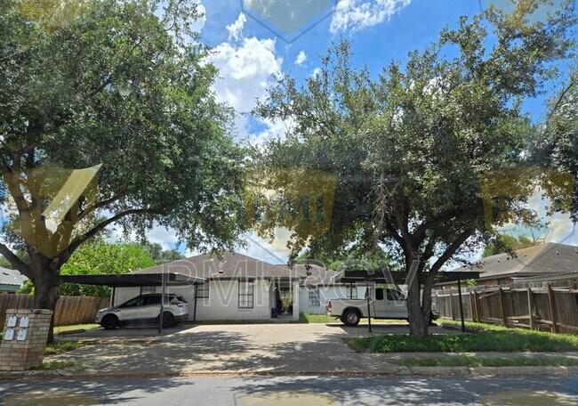 Building Photo - 2504 N 31st Ln