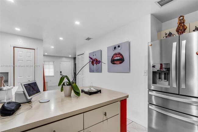 Building Photo - 2860 W 80th St