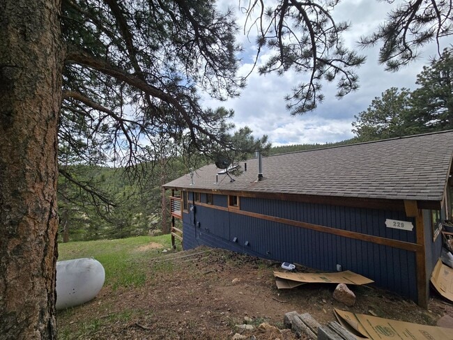 Building Photo - 229 Crestwood Ct