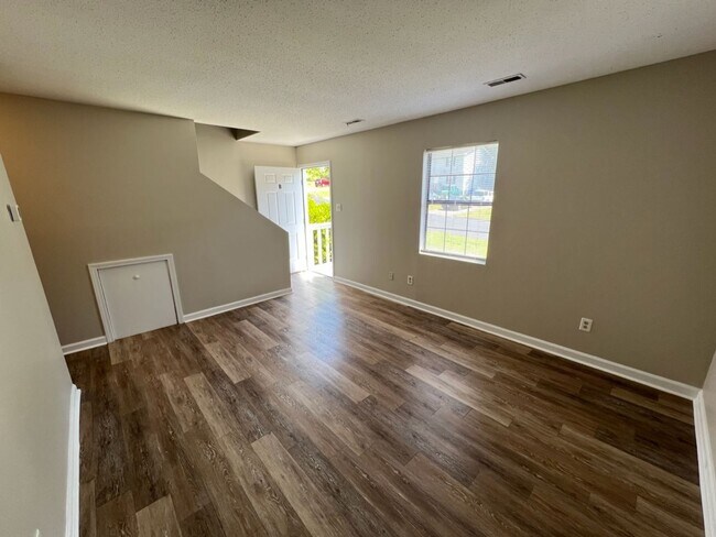 Building Photo - Updated 2 Bedroom Duplex in Durham