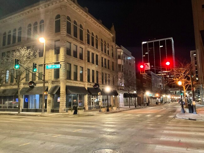 Building Photo - 112 W Washington Blvd