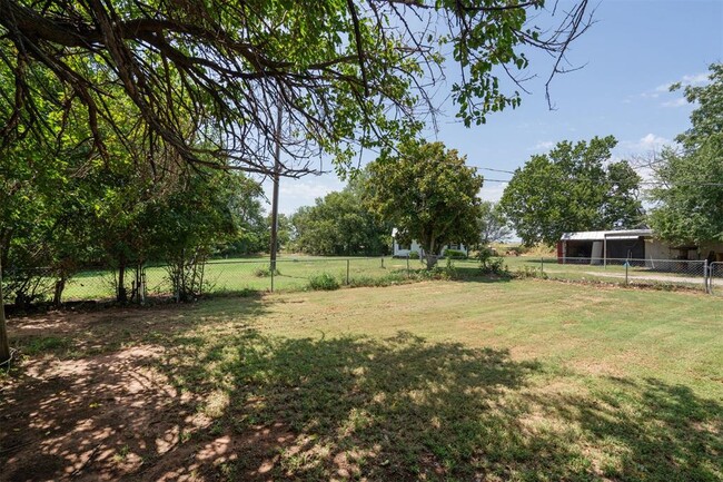 Building Photo - 2200 US-81