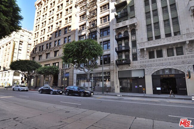 Building Photo - 416 S Spring St