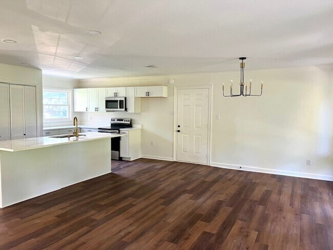 Building Photo - 4113 Canal Cir E
