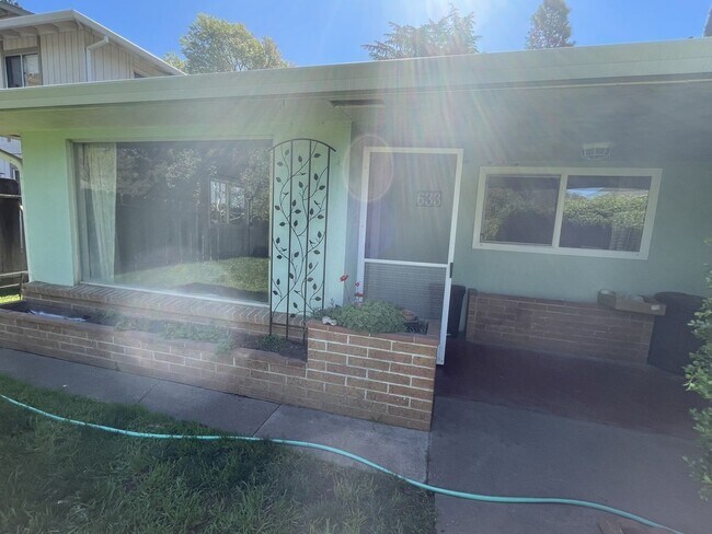 Building Photo - Available Now! Beautiful 3/1 with Large Fr...