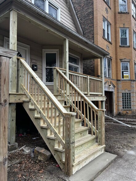 Building Photo - 2451 N Monticello Ave