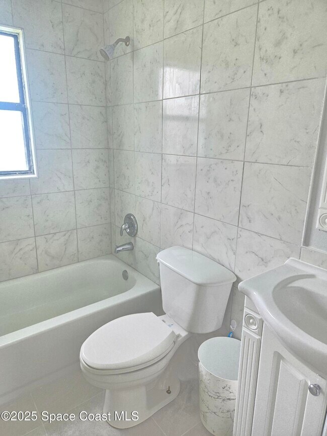 Building Photo - 1219 Meissen Ave NW
