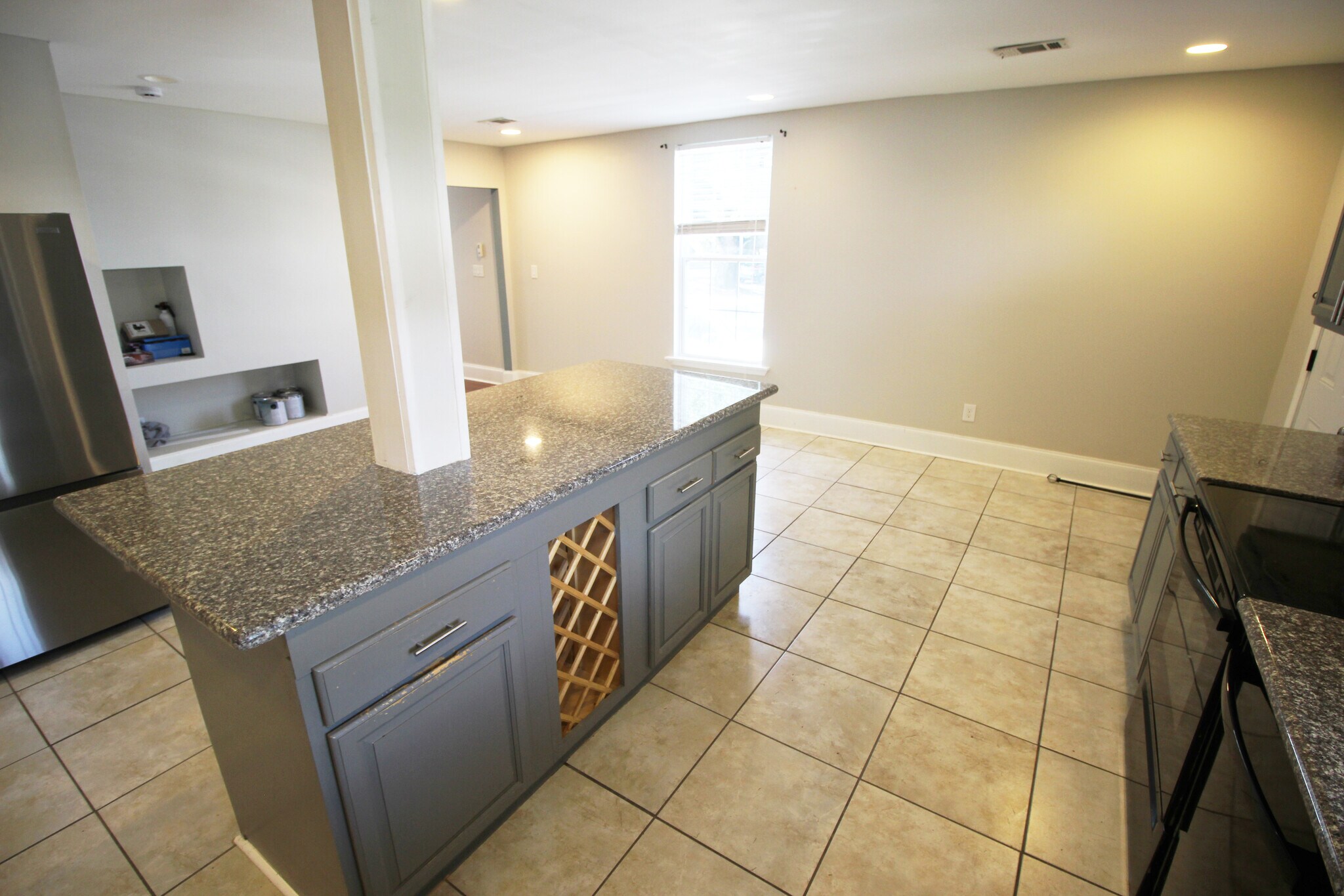 Building Photo - 3033 Toledano St