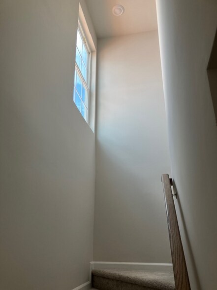 Building Photo - 1820 Bluejay Ln