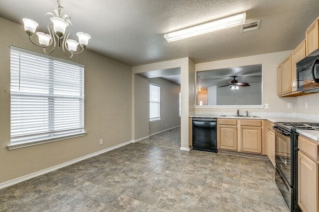 Building Photo - Charming 3/2/2 single-story home in highly desirable Westover Crossing