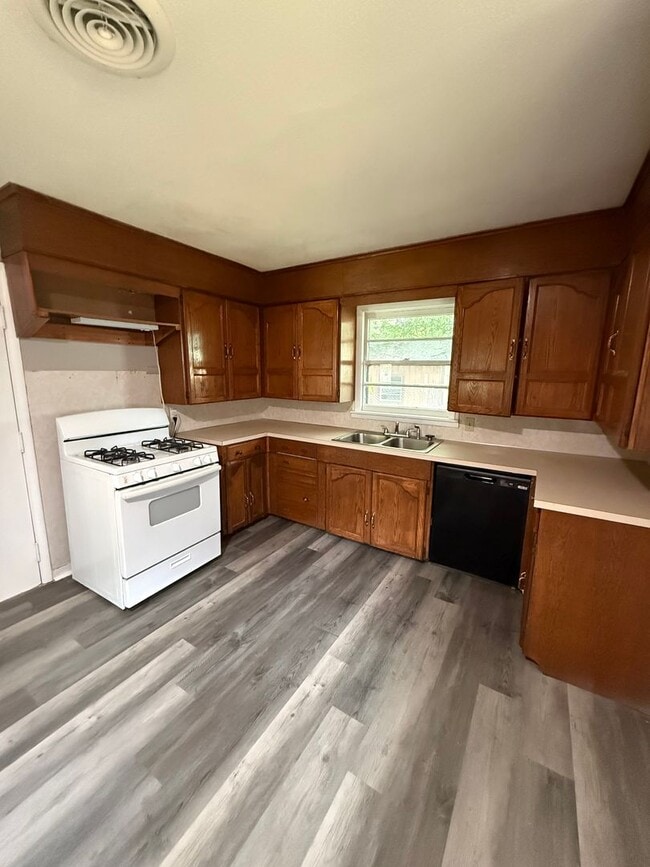 Building Photo - 4016 Marshall Dr