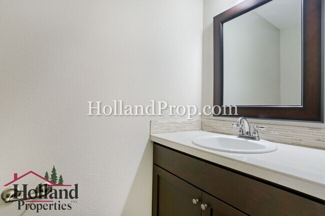 Building Photo - Modern Townhome with Dual Primary Suites & 2-Car Garage in Prime Beaverton Location