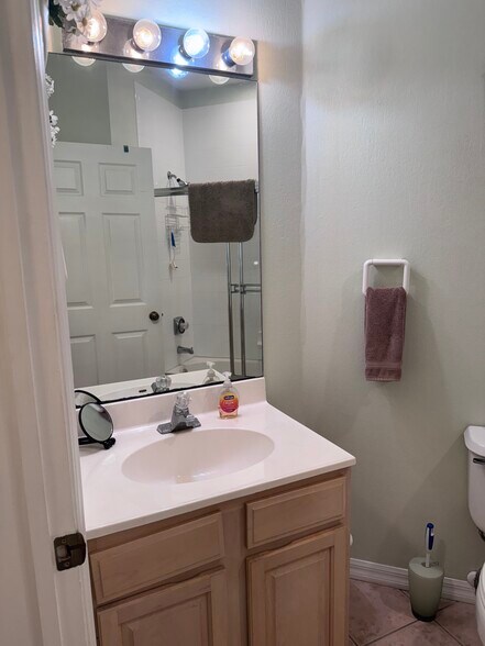 Building Photo - 9819 Perfect Dr