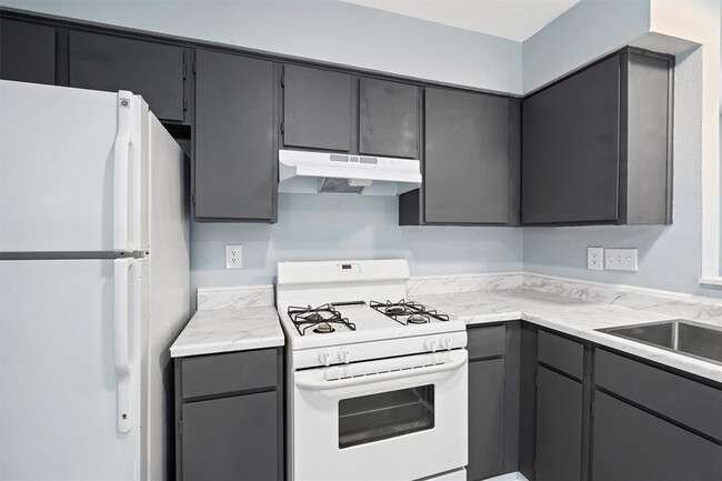 Building Photo - 302 Hedgewood Dr