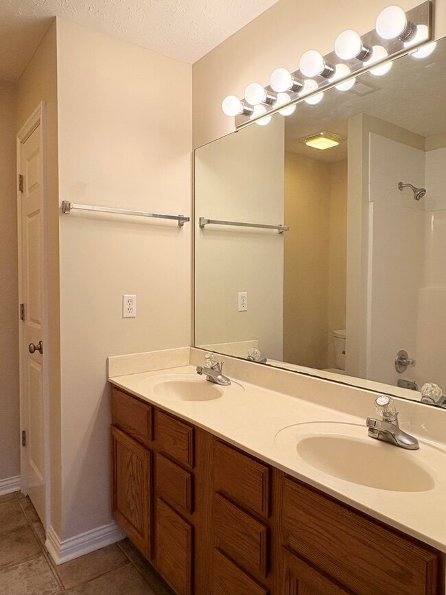 Building Photo - 338 Catalpa Cir