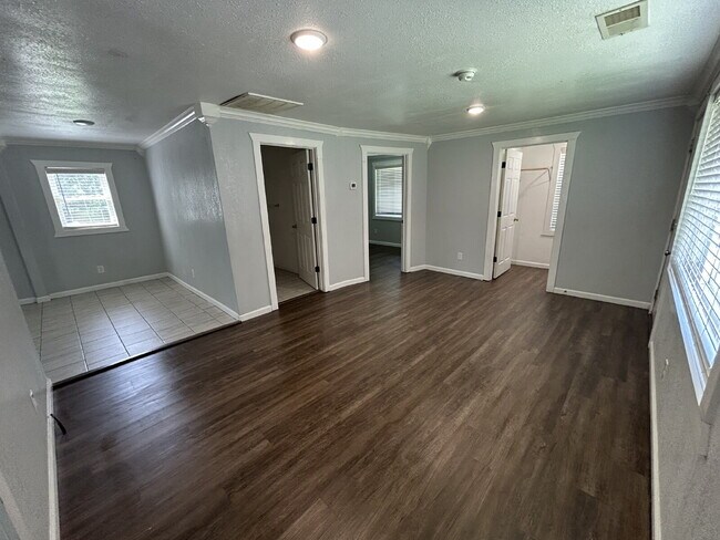Building Photo - "Charming 2-Bedroom 1 bath with Spacious Living in Humboldt, Tn – Perfectly Cozy at 851 Sq Ft!"