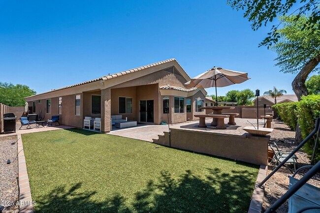 Building Photo - 2401 E Sequoia Dr