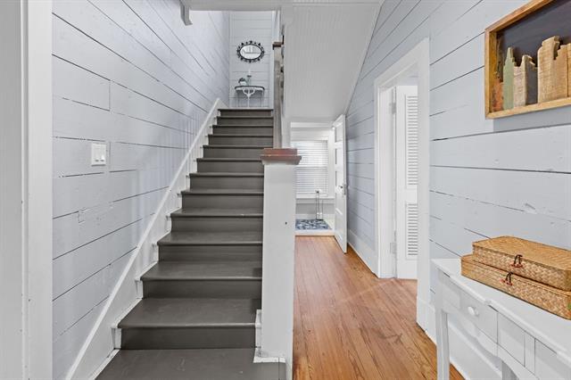 Building Photo - 915 N Center St