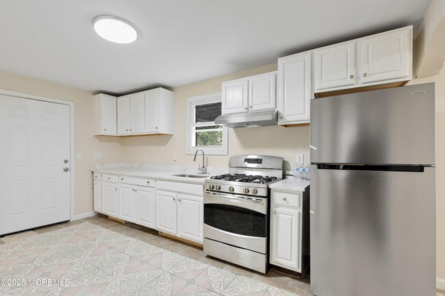 Building Photo - 216 Delaware St