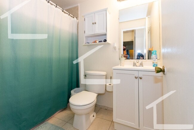 Building Photo - 3Br/2Bth, Available Sep. 1, 2026. Great for a rommate students. MUST SEE!!