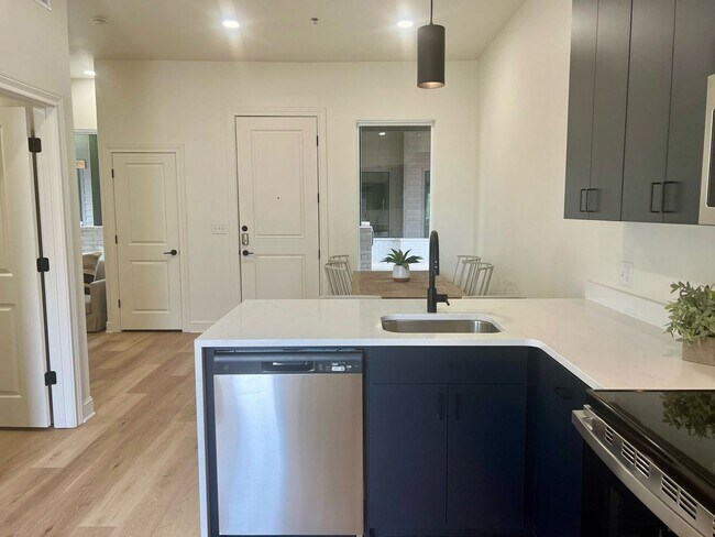 Building Photo - The Court At Overton