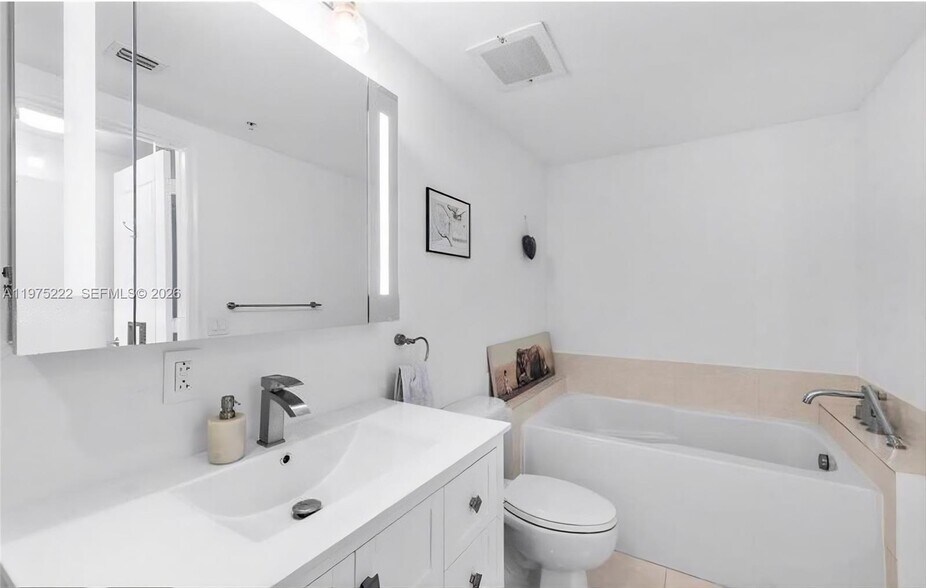 Building Photo - 480 NE 30th St