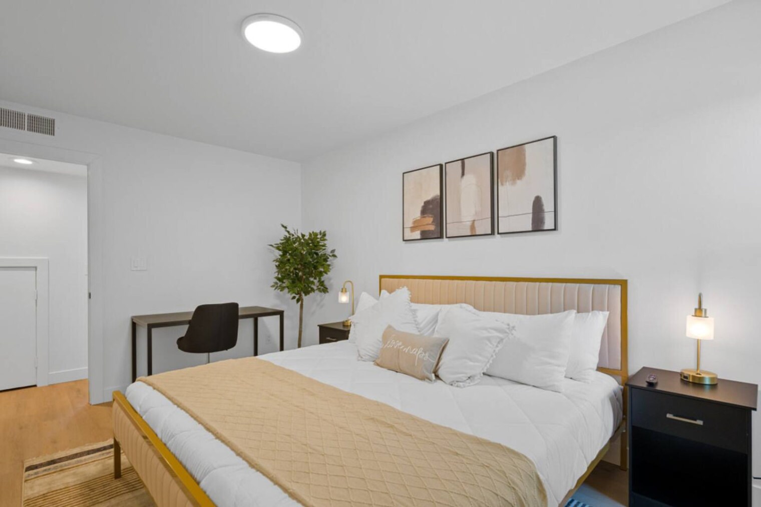 Building Photo - 4641 N 8th Pl