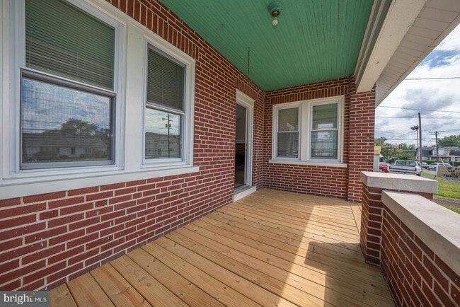 Building Photo - 1075 S County Line Rd