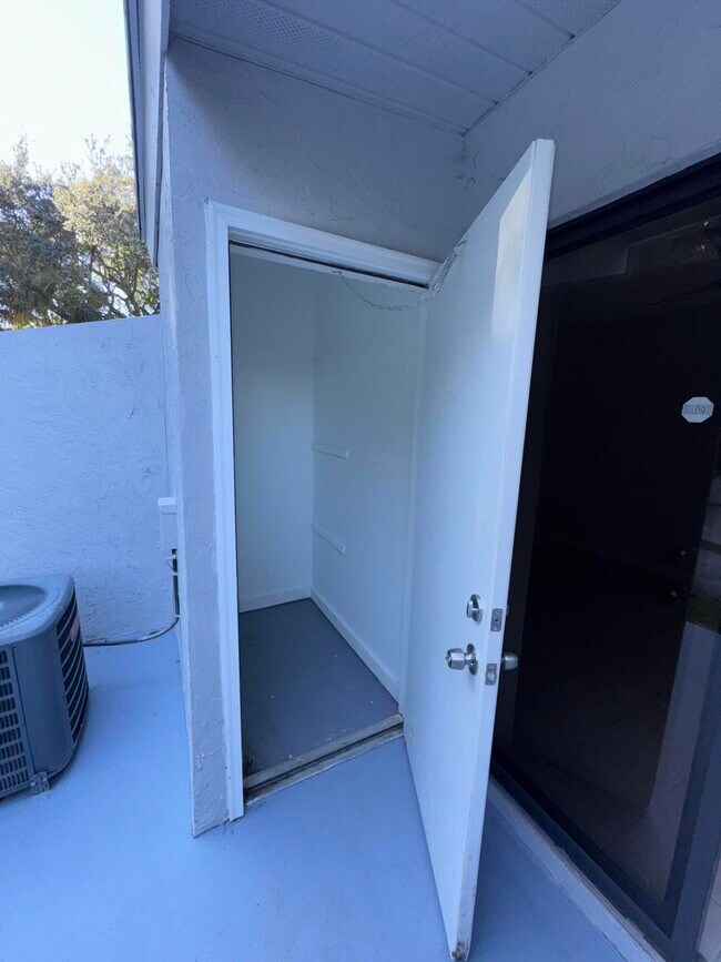 Building Photo - 4110 Maine St