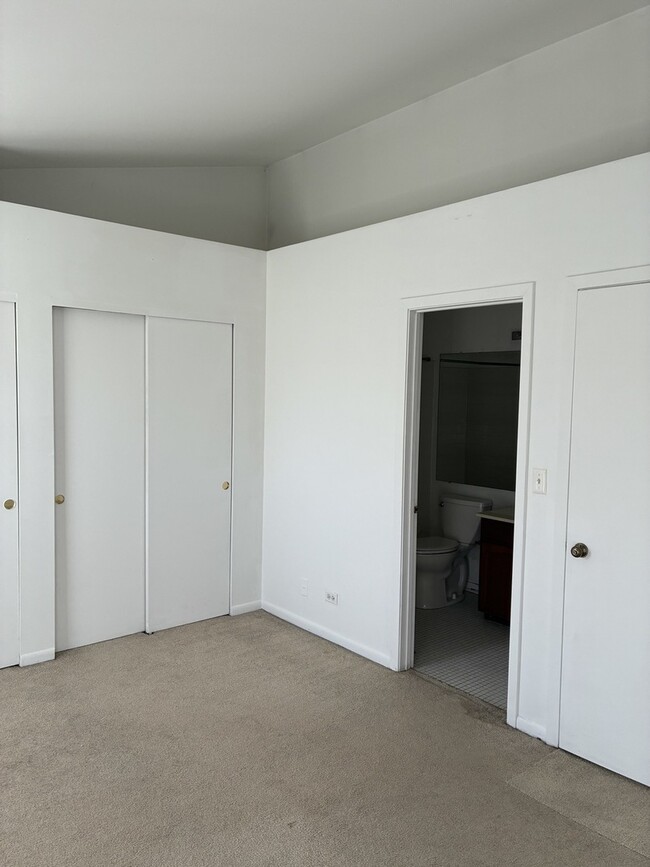 Building Photo - 1213 Cranbrook Dr