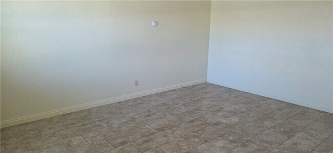 Building Photo - 2301 N Mountain Dr