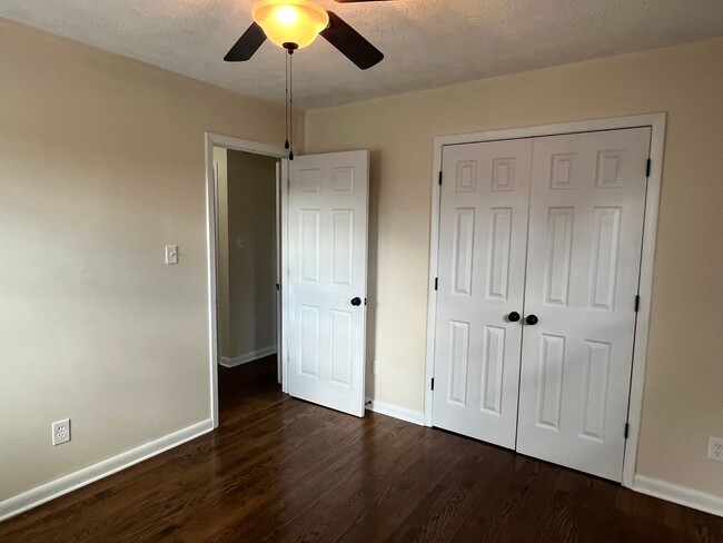 Building Photo - Conveniently Located Home with Fenced Back...