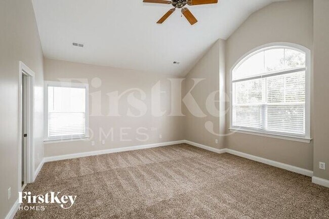 Building Photo - 3040 Scottcrest Way
