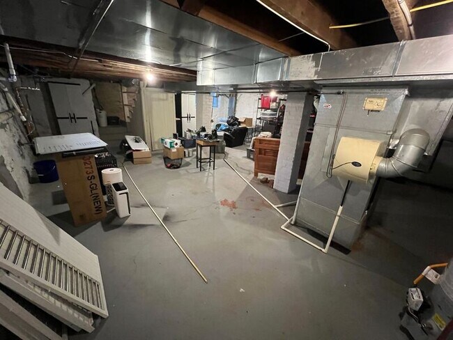 Building Photo - 616 W 63rd St