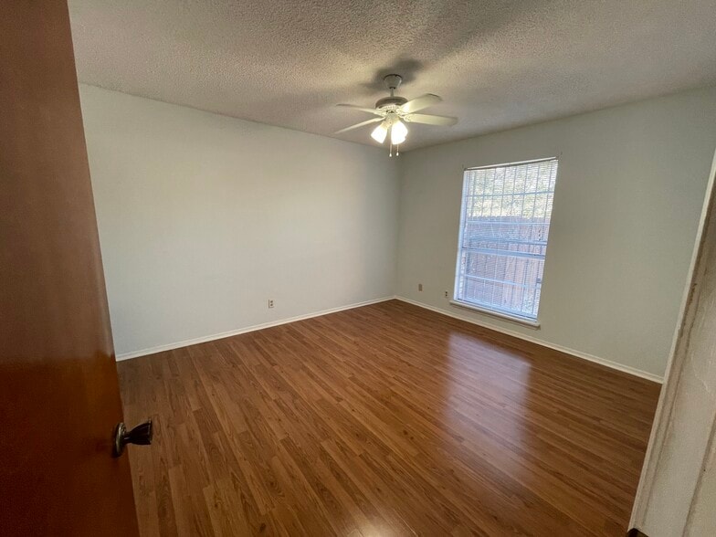 Master Bedroom - 4911 Arbor Ridge Dr