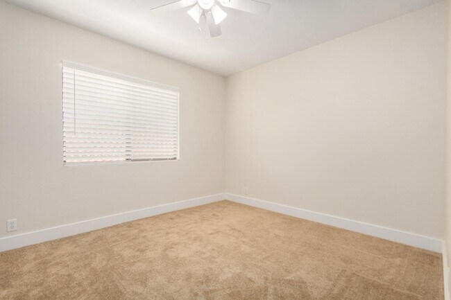 Building Photo - 1630 S Lemon