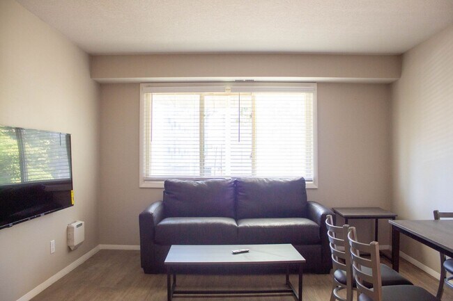 Interior Photo - 57 E John St