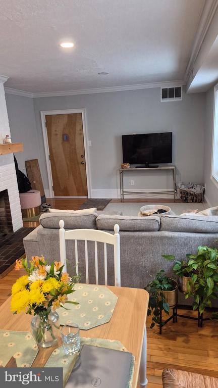 Building Photo - 230 Pine St