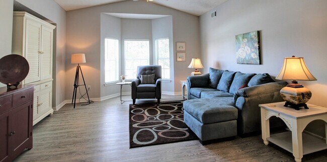 Building Photo - Updated Furnished Condo in Niceville!