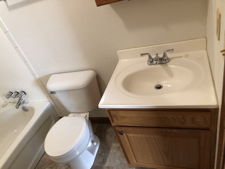 Bathroom - 3194 Curry St